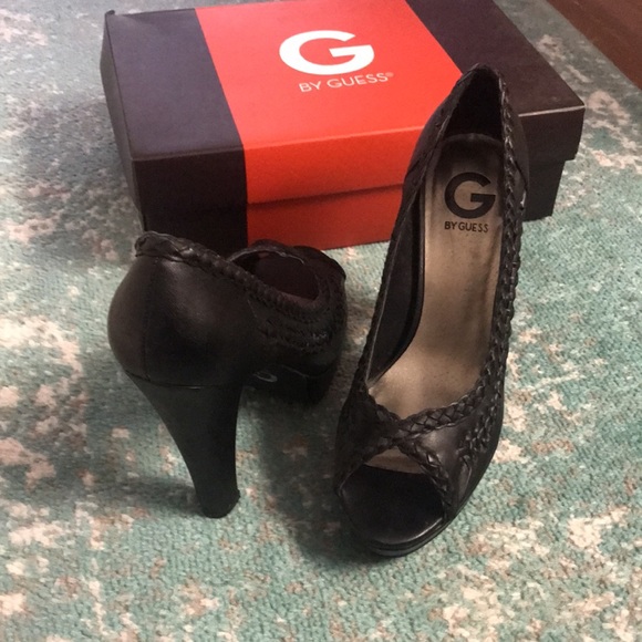 Guess Black Peep Toe Pumps - Picture 3 of 5
